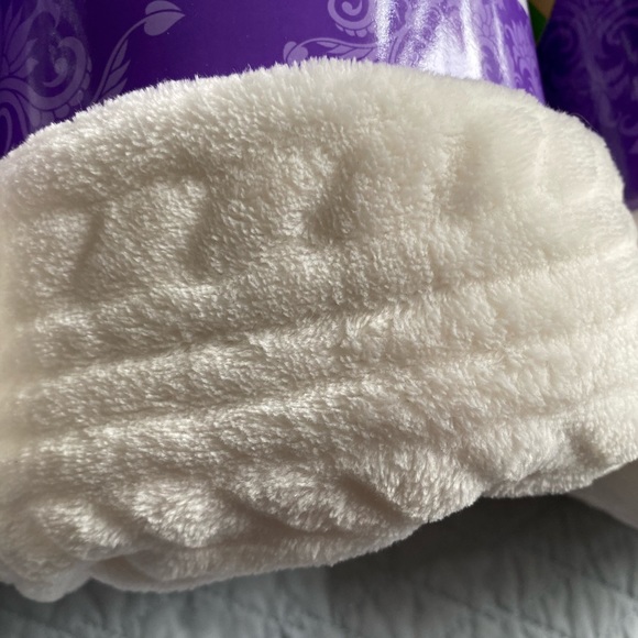 Embossed Plush Throw Blanket - Picture 2 of 5